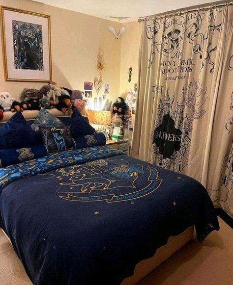 Harry Potter Room Decor Ravenclaw, Ravenclaw Bedroom Decor, Harry Potter Bedroom Ravenclaw, Ravenclaw Themed Bedroom, Ravenclaw Room Ideas Bedrooms, Ravenclaw Room Decor, Hogwarts Room Ideas, Ravenclaw Bedroom Ideas, Ravenclaw Room Ideas