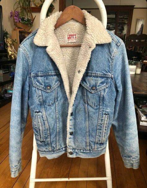 Denim Jacket With Fur Outfit, Jean Jacket With Fur Outfit, Fur Jean Jacket Outfit, Fur Denim Jacket Outfits, Fur Denim Jacket, Jean Jacket Outfit, Fur Lined Denim Jacket, Fall Fashion Sweaters, Fur Jean Jacket