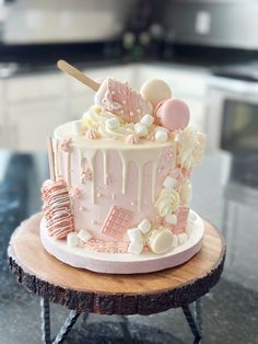 Aesthetic Cake 13 Birthday, Birthday Cake Ideas With Macarons, Pink 15 Birthday Cake, Pink Cake For Birthday, Birthday Cake For Teen Girl, Birthday Cakes For 11 Year Girl, 12th Birthday Cake Ideas, Birthday Cake Pink Girly, 13 Birthday Cake For Teens