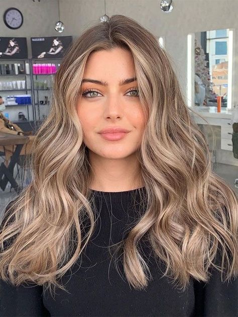 Cute Summer Hair, Hair Colour Trends, Summer Hair Color Ideas, Beige Blonde Hair, Blonde Hair With Roots, Beige Blond, Brunette Hair With Highlights, Dark Roots Blonde Hair, Colour Trends