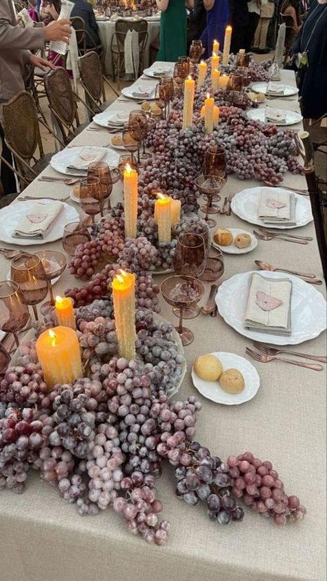 grape wedding centerpiece 2024 wedding trend food styling French Fall Wedding, Grape Table Decor, Grapes Table Decor, Grape Tablescape, Salad Serving Ideas, Fruit Wedding Centerpieces, Fruit Centerpieces Wedding, Fruit Tablescape, Vintage French Wedding