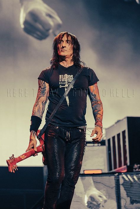 Richard Fortus Richard Fortus, Axl Rose, Rock N Roll, Musician, Wonder Woman, Hair