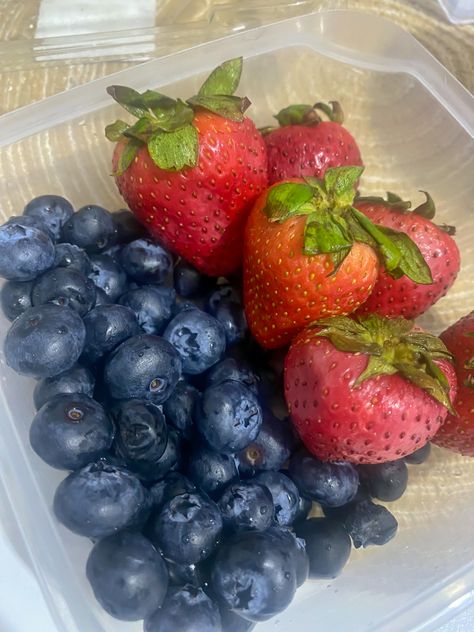 #fresh #strawberry #blueberry #food #foodporn #foodphotography #foodislove #heknows #ifkyk Blueberry Food, Blueberry And Strawberry, Blueberries And Strawberries, Strawberry Blueberry, Strawberry Fruit, Best Duos, Fresh Strawberry, Sweet Girls, Lei