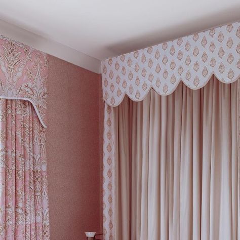 Tor Saer on Instagram: "It was a joy to work on this incredible country house project a few years go with Fi and Sophie from @eadieandcrole which featured the most divine fabrics and craftsmanship from some of my finest makers. This was a sunny guest bedroom, with two half tester beds with scalloped pelmets, and curtains in the prettiest fabric (Dabke Petal by @alice.sergeant ) featuring a soft shaped pelmet handmade for me by the supremely talented @lucy.byrom 🌸  The soft pinks and yellows complement each other so beautifully. Fi and Sophie chose a block print by @langtontextiles for the half tester pelmets and valances and the back contrast lining is ‘Tang’ by @iansandersontextiles . We used a contrast binding along the leading edge of the curtains and the base of the curtain pelmet too Scallop Curtain Pelmet, Scalloped Pelmet, Scalloped Curtains, Alice Sergeant, Curtain Pelmet, Pretty Fabric, The Curtain, Valances, Toddler Room