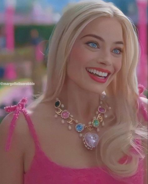 Barbie Chanel Necklace, Chanel Barbie, Margot Robbie Photos, Chanel Necklace, Girls World, Barbie Movies, Margot Robbie, Elegant Necklaces, Diamond Crystal