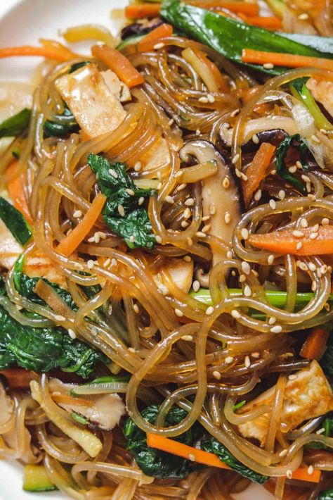 Fried Glass Noodles, Japchae Recipe, Korean Noodle Dishes, Stir Fry Glass Noodles, Korean Stir Fry, Bbq Jackfruit, Korean Street Food Recipes, Korean Side Dishes, Korean Cooking