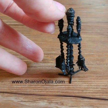 In this post I explain how I made a miniature cast iron fireplace set for the dollhouse. Dollhouse Fireplace Ideas, Dollhouse Fireplace Diy, Room Diorama, Dollhouse Fireplace, Miniature Fireplace, Dollhouse Wood, Witchy House, Gothic Dollhouse, Diy Outdoor Fireplace