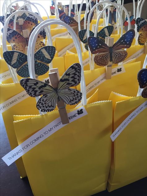 Butterfly birthday goodie bags. #butterfly #party Butterfly Birthday Goody Bags, Butterfly Theme Return Gifts, Butterfly Party Favors Goody Bags, Butterfly Goodie Bags, Butterfly Birthday Party Decorations, Butterfly Themed Birthday Party, Butterfly Party Favors, Birthday Party Goodie Bags, Butterfly Birthday Theme