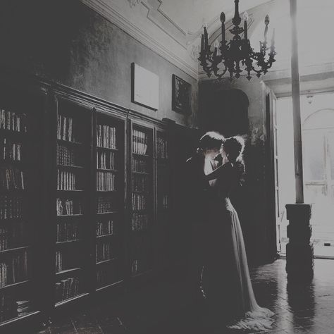 Gothic Romance Aesthetic, Ghost Romance, Victorian Gothic Aesthetic, Vampire Love Story, Horror Vampire, Divine Rivals, Writing Romance Novels, Caged Bird, Romance Aesthetic