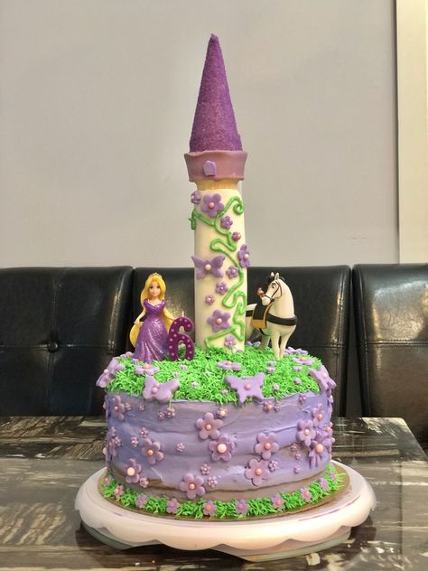 Diy Rapunzel Cake, Tangled Cake Ideas, Rapunzel Torte, Eloise Birthday, Tangled Cake, Rapunzel Birthday Cake, Bolo Hot Wheels, Rapunzel Cake, Tangled Birthday Party