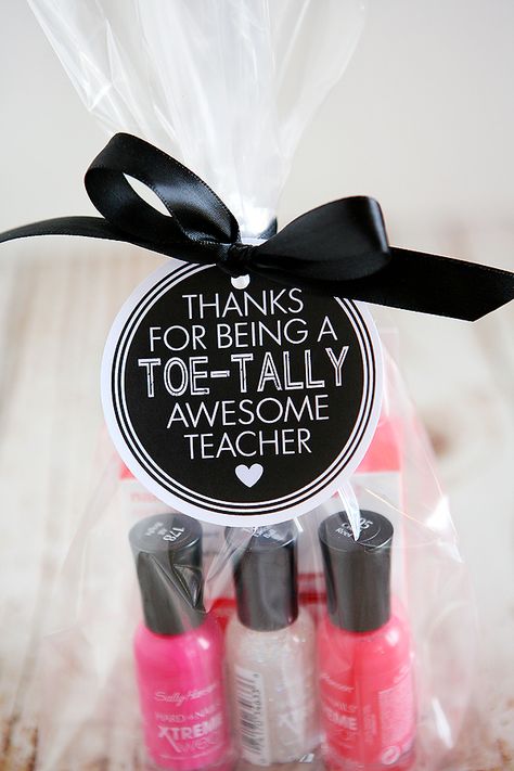 Thanks for being a toe-tally awesome teacher! | Teacher Appreciation Gifts for Teachers Day Joululahjat Diy, Coach Presents, Personal Gifts, Teachers Diy, Best Teacher Gifts, Teachers Day Gifts, Presents For Teachers, School Teacher Gifts, Diy Teacher Gifts