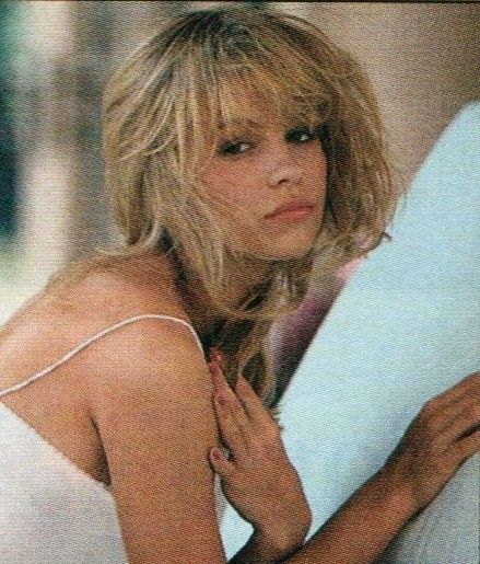 Pamela Anderson 80s, Pamela Anderson Hair, 90s Icons, Pam And Tommy, Lily James, Face Hair, Girl Next Door, Retro Aesthetic, Hair Oil