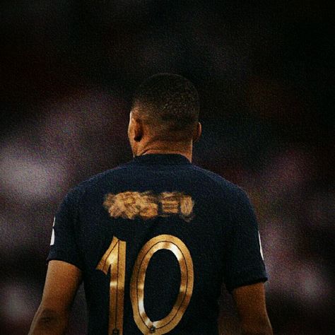 #mbappe #pfp Mbappe Pfp, Mbappe Icon, Soccer Pfp, Mbappe France, Football Pics, Kylian Mbappe, Football Pictures, Phone Wallpapers, Madrid