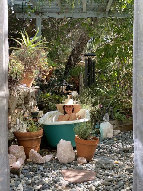 Bathtub In Garden Ideas, Wood Fired Tub Outdoor Baths, Garden Bathtub Ideas, Bathtub In The Garden, Clawfoot Tub In Garden, Diy Outdoor Bathtub Ideas, Backyard Wellness Spa, Outdoor Bathtub Ideas Backyards, Outdoor Bed Diy