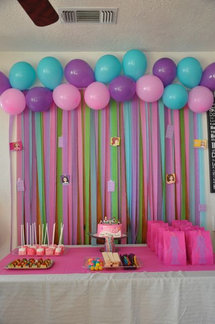 Como que algo le falta....no se bien que es pero la idea de los listones y los globos con esos colores si me late... Lego Friends Birthday Party, Lego Friends Birthday, Lego Friends Party, 4de Verjaardag, Trolls Birthday Party, Lego Birthday Party, Lego Birthday, Barbie Birthday, Princess Birthday Party