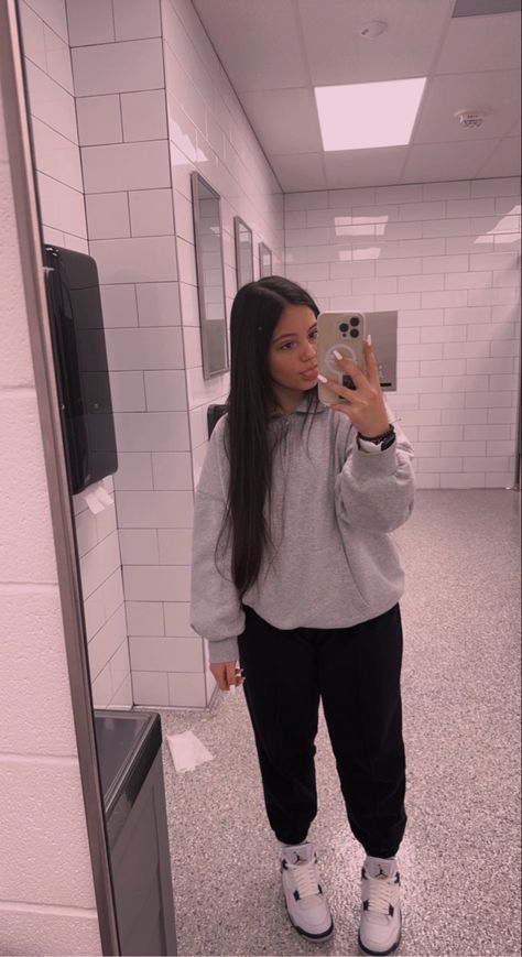 Highschool Girl Aesthetics, Highschool Girls Style, School Mirror Selfie, Mirror Selfie School, School Outfits Mirror Pic, School Mirror Pics, School Bathroom Pics, School Bathroom Mirror Pics, Comfy Sweatpants Outfit