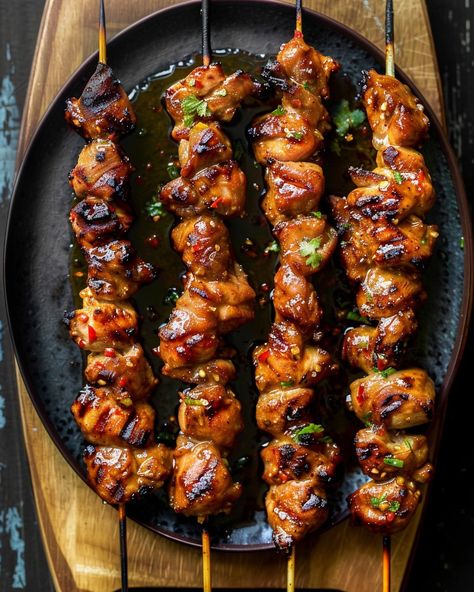 Honey Garlic Chicken Skewers Barbecue Chicken Skewers, Chicken Skewers On The Grill, Asian Skewers, Honey Barbeque Chicken, Skewers Ideas, Honey Garlic Chicken Skewers, Honey Chicken Skewers, Chicken Skewers Grilled, Garlic Chicken Skewers