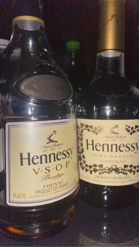 Hennessey Aesthetic, Liqour Aesthetics, Hennessy Wallpaper, Hennessy Aesthetic, Hennessy Drinks, Party Snap, Hennessy Very Special Cognac, Hennessy Bottle, Hennessy Xo