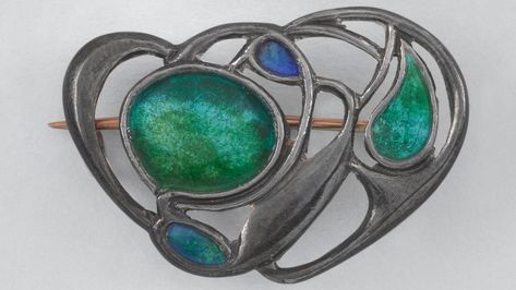 'Biggest ever' Archibald Knox exhibition planned on Isle of Man - BBC News Jugendstil Jewelry, Archibald Knox, Victorian Jewellery, Bijoux Art Nouveau, Nouveau Jewelry, Ceramic Techniques, Sparkly Things, Art Nouveau Jewelry, Crafts Jewelry