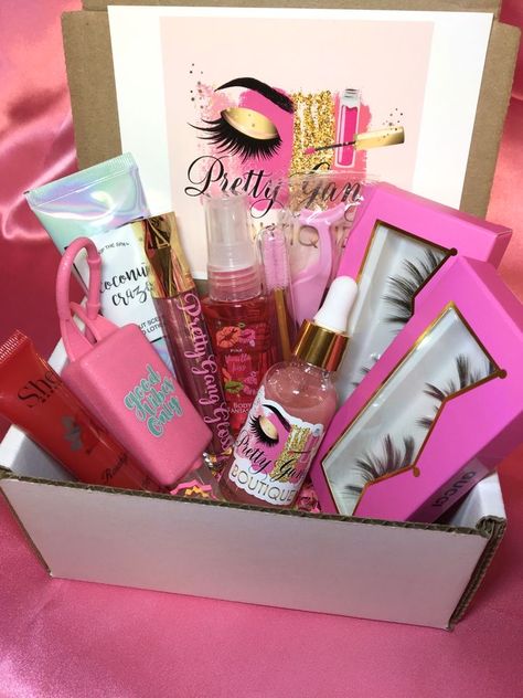 Diy Gifts To Sell, Girl Gift Baskets, Lashes Packaging, Bff Birthday Gift, Bff Birthday, Cute Gifts For Friends, Packaging Ideas Business, Small Business Packaging Ideas, Small Business Inspiration