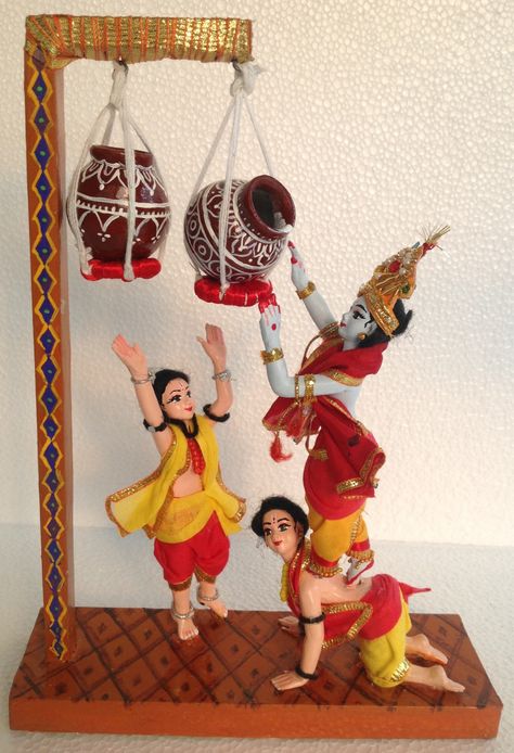 Flower Decoration Ideas, Mandir Decoration, Thali Decoration Ideas, Paper Mache Dolls, Janmashtami Decoration, Indian Dolls, Flower Decorations Diy, Wedding Doll, Goddess Decor