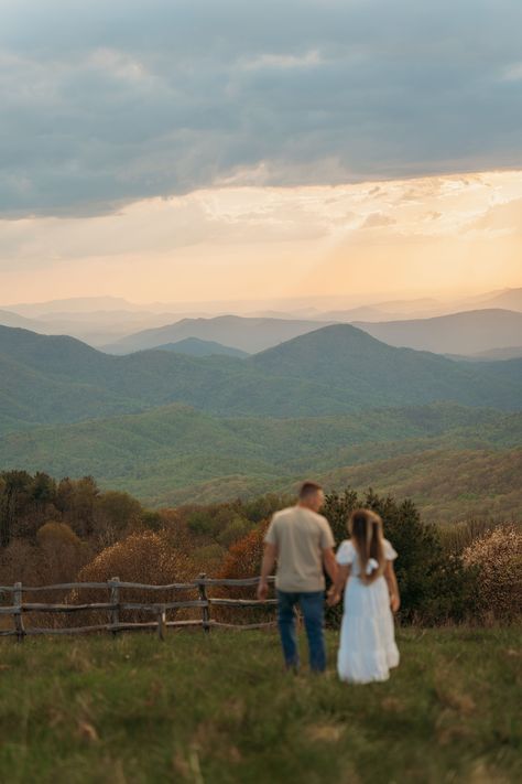 Secret proposal in the Smoky Mountains. Knoxville/Gatlinburg/ Smoky Smoky Mountains wedding photographer Gatlinburg Proposal, Proposal Ideas Mountains, Mountains Proposal, Proposal Mountain, Smoky Mountains Wedding, Mountain Proposal, Mountain Engagement Shoot, Dream Life Vision Board, Wanna Get Married