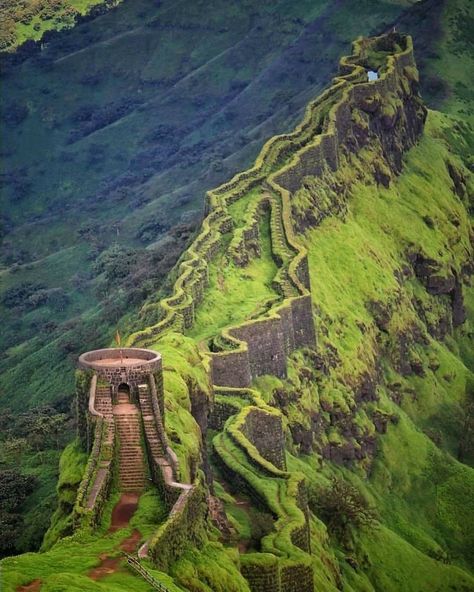 The Raigad Fort: Massive fort 4,449 ft... - Architecture Hub Maharashtra Forts, Raigad Fort, Nemean Lion, India Travel Places, Shivaji Maharaj, Discovery Channel, Tourist Places, Manish, Beautiful Places To Travel