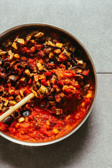 DELICIOUS Moroccan-Spiced Roasted Eggplant & Tomato Stew! 10 ingredients, simple preparation, BIG flavor! #glutenfree #dinner #vegan #eggplant #minimalistbaker #recipe Moroccan Eggplant Recipes, Eggplant Bites, Moroccan Eggplant, Eggplant Stew, Cilantro Parsley, Tomato Stew, Cooked Chickpeas, Harissa Paste, Moroccan Spices