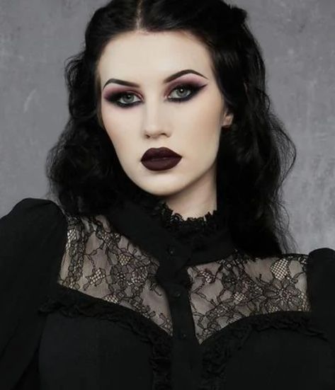 Gothic Wedding Makeup Brides, Goth Bride Makeup, Gothic Bridal Makeup, Goth Bridal Makeup, Gothic Bride Makeup, Alternative Wedding Makeup, Moody Wedding Makeup, Gothic Wedding Makeup, Dark Bridal Makeup