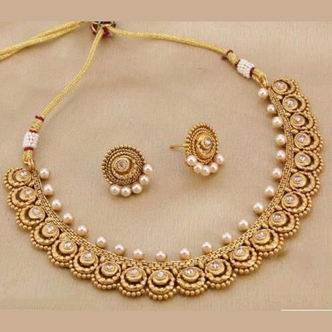 Beautiful Bollywood set ideal for weddings and special occasions. #bollywood #indian #jewellery #fancy #gift #style Gold Necklace Set For Bride, Diamond And Gold Necklace, Gold Pearl Jewelry Set, Contemporary Gold Jewellery, Diamond Necklace Set Indian, Gold Set Design, Handmade Necklace Designs, Pearls Choker, Dubai Gold Jewelry