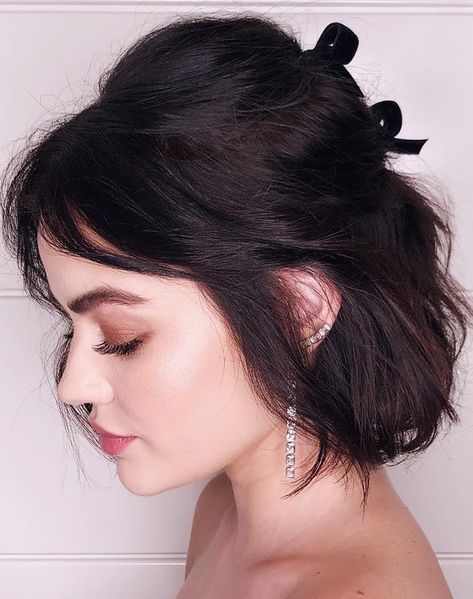 9 Half-Up, Half-Down Hairstyles for Any Occasion Half Up Half Down Bob, Easy Wedding Guest Hairstyles, Hairstyles Trending, Braided Updos, Hair Half Up Half Down, Hair Half Up, Simple Wedding Hairstyles, Wedding Guest Hairstyles, Natural Hair Styles Easy