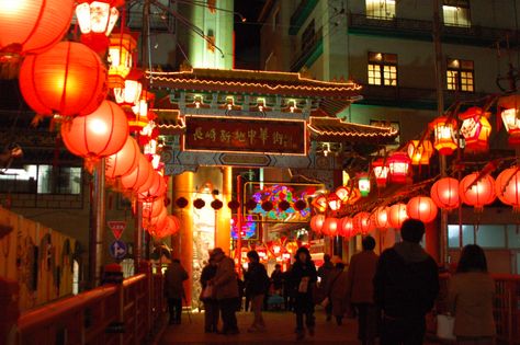 Chinese New Year Lantern, Places To Visit In Japan, History Of Japan, Japan Autumn, Nagasaki Japan, Japan History, Lantern Festival, Nagasaki, Mid Autumn