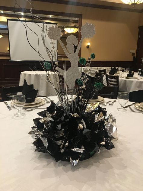 Cheer Banquet Ideas, Sports Banquet Decorations, Sports Banquet Centerpieces, Football Banquet Centerpieces, Pom Pom Centerpieces, Cheer Decorations, Cheer Birthday Party, Cheers Theme, Cheerleader Birthday