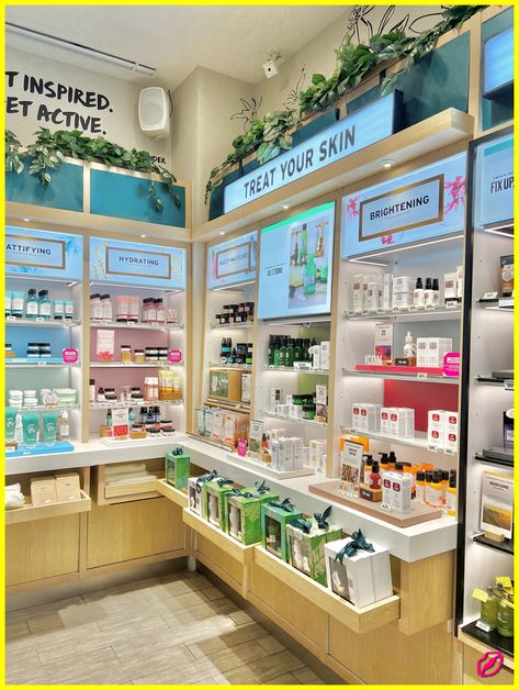 😘 Perfect Skin – The Comprehensive Solution for All Your Needs! skin care shop, skin care 30s, skin care trends #healthyskin #cleansing #antiwrinkle #exfoliation Cosmetic Shelf Design, Cosmetics Shop Design Store Interiors, Organic Shop Design, Skincare Store Design, Beauty Shop Decor, Pharmacy Decor, Store Shelves Design, Pharmacy Store, Skincare Store