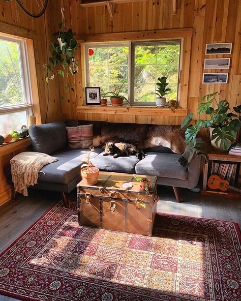 Cabin Interiors, Cabin Living, Tiny Cabin, Tiny House Cabin, Cabins And Cottages, Random House, Decoration Inspiration, House Room, Rustic Cabin