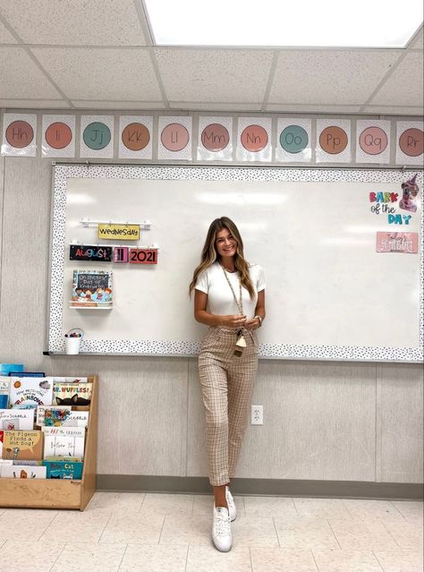 Teaching Outfits Elementary, Teacher Appropriate Outfits, Teacher Work Outfit, Student Teaching Outfits, Casual Teacher Outfit, School Teacher Outfits, Young Teacher Outfits, Preschool Teacher Outfits, Teacher Attire