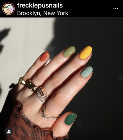 Retro Nail Colors, Multi Color Manicure, Cute Nail Color Combos, Nail Inspo Multicolor, Skittle Nails Color Combos, Fall Multicolor Nails, Fall Skittle Nails, Color Combo Nails, Two Different Colored Nails On Each Hand