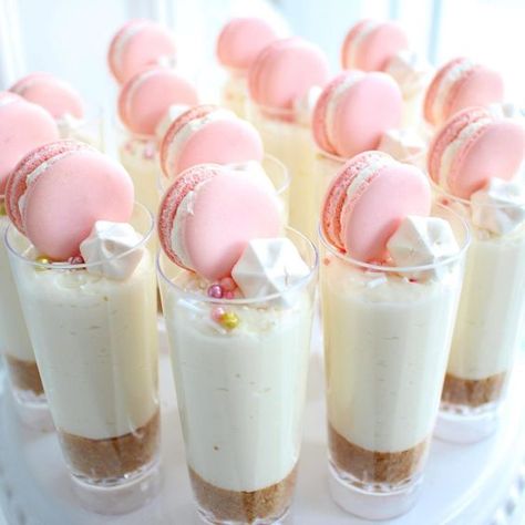 Dessert Cups Wedding, Mini Desserts Shooters Recipes, Dessert Shooters Recipes, Dessert Buffet Wedding, Dessert Shooters, Mini Dessert Cups, Baby Shower Sweets, Dessert Shots, Cheesecake Dessert