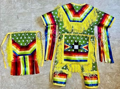 Grass Dance Regalia, Native Child, Children Outfits, Beaded Flowers Patterns, Dance Ideas, Pow Wow, Ribbon Work, Beaded Flowers, Baby Toddler