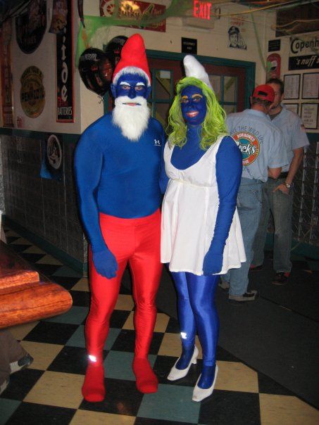 Smurfs Scream Couple, Diy Couples Halloween Costumes, Smurf Costume, Halloween Costumes For Adults, Halloween Costumes Diy Couples, Couples Halloween Costumes, Halloween Parejas, Costumes For Adults, Couple Halloween Costumes For Adults