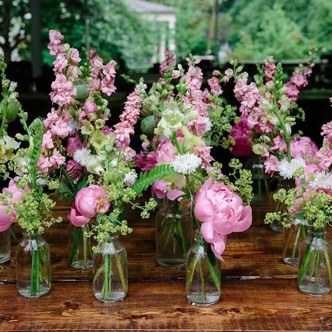 How sweet are these bud vases filled with peonies for a spring wedding in Philadelphia? | www.thestyledbride.com Wedding Decor Peonies, Peonies In Bud Vases, Peony Bud Vase, Peony Table Arrangements, Zinnia Bouquet, Bud Vases Wedding, Bud Vases Arrangements, Nh Wedding, Floral Arch Wedding