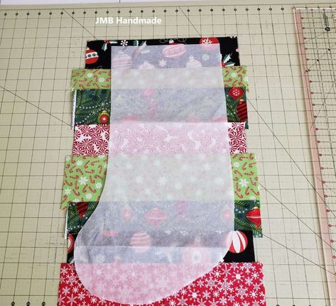 Easy Christmas Stockings, Christmas Stocking Template, Christmas Stocking Tutorial, Christmas Stockings Sewing, Stocking Tutorial, Christmas Quilting Projects, Quilted Christmas Stockings, Christmas Sewing Projects, Christmas Stockings Diy