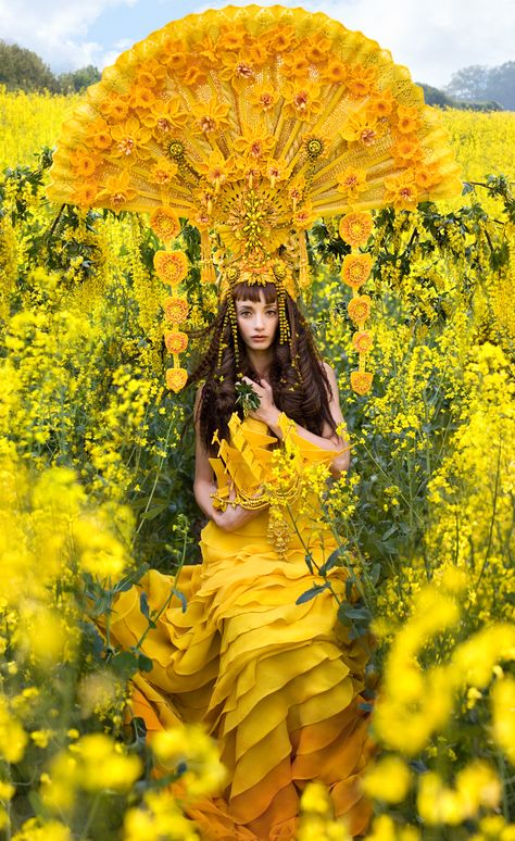 Wonderland - Kirsty Mitchell Photography Kirsty Mitchell, Charcoal Drawings, Field Of Flowers, Foto Art, Mellow Yellow, Shades Of Yellow, Karen Millen, Urban Art, Yellow Dress