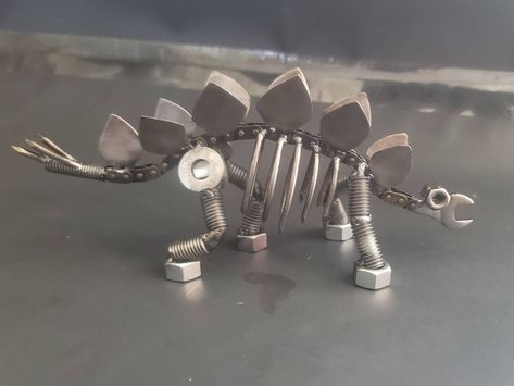 Weld Projects, Dinosaur Welding Art, Welded Dinosaur, Welding Projects Animals, Welding Projects For Beginners, Small Scrap Metal Art, How To Weld, Welding Creations, Metal Scrap Art