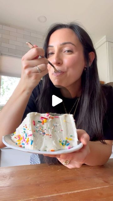 Jenna Barnard on Instagram: "Funfetti cake! This is one of the most popular recipes on my website with over 300 ⭐️⭐️⭐️⭐️⭐️ reviews! It’s so rich and moist with the vanilla sweetness every funfetti cake needs. Full recipe is on my website!" Funfetti Mini Cake, Jenna Barnard, Ooey Gooey Bars, Gooey Bars, Mini Bundt, Mini Bundt Cakes, Funfetti Cake, Sweets Cake, Ooey Gooey