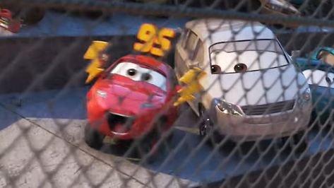 Lightning Mcqueen Aesthetic, Couple Cars, برق بنزين, Cars Rayo Mcqueen, Movie Drawings, Cars The Movie, Car Movie, Flash Mcqueen, Cars Disney Pixar