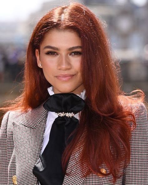 Red Hair Olive Skin, Zendaya Red Hair, Hair Olive Skin, Ginger Copper Hair, Red Hair Looks, Red Hair Inspiration, Dyed Curly Hair, Red Hair Inspo, Wine Hair