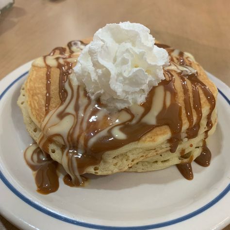 Tres leches pancakes #ihop#blogs#instapost#foodblog#foodinstagram#foodstyle#blogpost#linam_segurablog Tres Leches Pancakes, Pancakes Ihop, Ihop Food, Ihop Pancakes, Cinnamon Roll Pancakes, Pretty Desserts, Delicacy Food, Food Therapy, Tres Leches