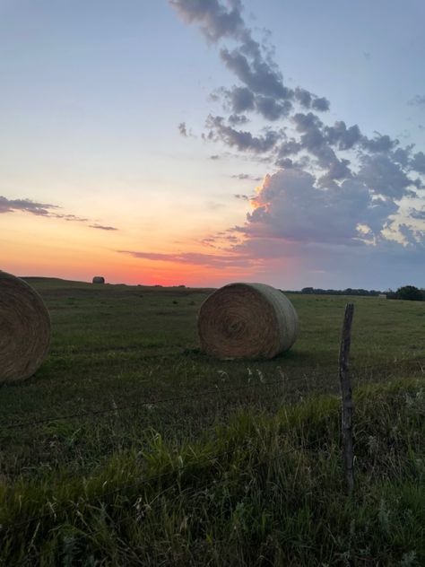 Peaceful sunrise on the farm Country Sunrise Aesthetic, Sunrise On The Farm, Peaceful Country Life, Owning A Farm Aesthetic, Summer On The Farm, Aesthetic Farm Life, Farmland Photography, Southern Country Aesthetic, Southern Summer Aesthetic