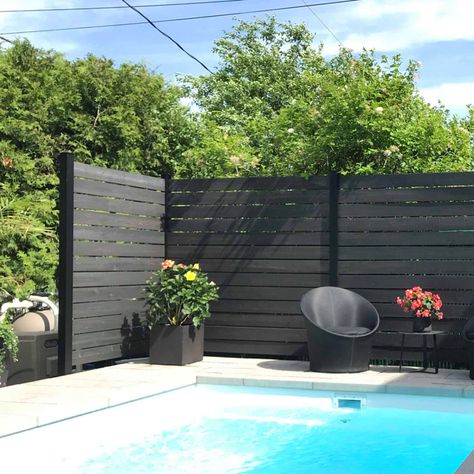 Modern Privacy Screen Outdoor, Black Privacy Wall, Pool Equipment Fence Ideas, Privacy Screen For Pool, Outdoor Privacy Ideas Inexpensive, Inexpensive Privacy Fence, Black Privacy Fence, Hoft Solutions, Patio Privacy Fence